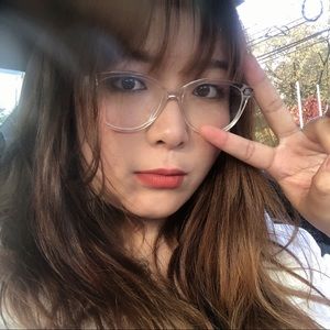 Meet your Posher, Celeste